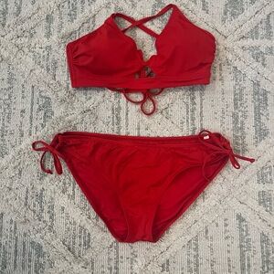 Criss crosses and ties in the back. Ties on the sides of bottoms.